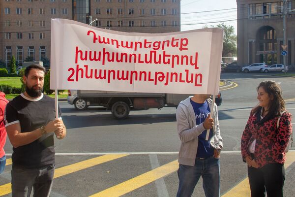 «Բարձրացող» Երևան. 16-հարկանին բարկացրել է բնակիչներին, քաղաքապետարանը խախտում չի գտել - Sputnik Արմենիա