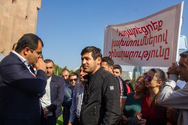 «Բարձրացող» Երևան. 16-հարկանին բարկացրել է բնակիչներին, քաղաքապետարանը խախտում չի գտել - Sputnik Արմենիա