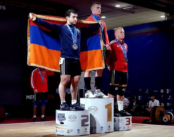 Представители Армении завоевали золото и серебро на ЧЕ по тяжелой атлетике до 20-ти лет - Sputnik Армения