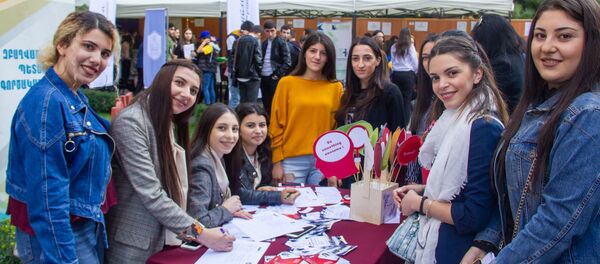 Организованная Гос.агенством занятости и Армянским гос.экономическим университетом ярмарка труда (25 октября 2019). Еревaн Организованная Гос.агенством занятости и Армянским гос.экономическим университетом ярмарка труда (25 октября 2019). Еревaн - Sputnik Արմենիա