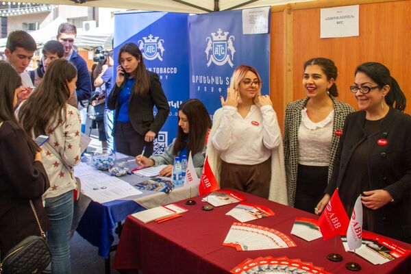 Ավելի քան 300 աշխատատեղ` ուսանողների համար. կայացավ աշխատանքի տոնավաճառը - Sputnik Արմենիա