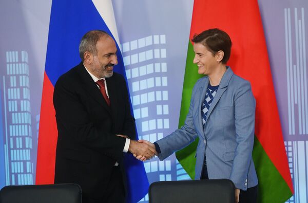 Наши соглашения ведут к созданию общего рынка алкоголя в ЕАЭС - Пашинян Наши соглашения ведут к созданию общего рынка алкоголя в ЕАЭС - Пашинян - Sputnik Армения