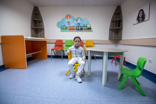 Դու մենակ չես. 7-ամյա Էրիկը գտել է երկրորդ «ես»-ն ու Նարեկի օգնությամբ հաղթահարել քաղցկեղը - Sputnik Արմենիա