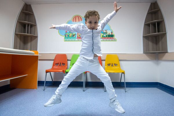 Դու մենակ չես. 7-ամյա Էրիկը գտել է երկրորդ «ես»-ն ու Նարեկի օգնությամբ հաղթահարել քաղցկեղը - Sputnik Արմենիա