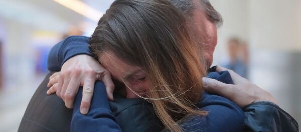 Мария Бутина, освобожденная из тюрьмы в США, с отцом Валерием Бутиным в международном аэропорту Шереметьево (26 октября 2019). Москвa Мария Бутина, освобожденная из тюрьмы в США, с отцом Валерием Бутиным в международном аэропорту Шереметьево (26 октября 2019). Москвa - Sputnik Армения