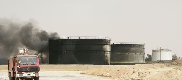 Бункеры с нефтью после теракта, совершенного боевиками ИГИЛ в Сирии  - Sputnik Армения