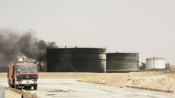 Бункеры с нефтью после теракта, совершенного боевиками ИГИЛ в Сирии  - Sputnik Արմենիա