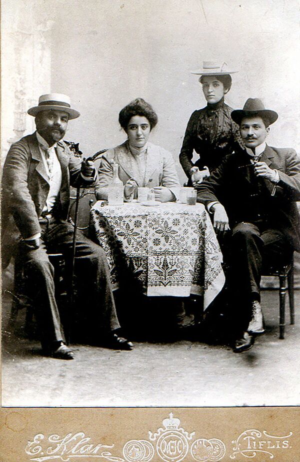 Նախորդ դարերի հայուհիները մարտահրավեր են նետում ժամանակակից գեղեցկուհիներին. լուսանկարներ Նախորդ դարերի հայուհիները մարտահրավեր են նետում ժամանակակից գեղեցկուհիներին. լուսանկարներ - Sputnik Արմենիա