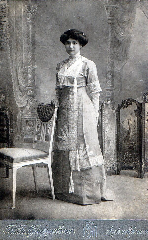 Նախորդ դարերի հայուհիները մարտահրավեր են նետում ժամանակակից գեղեցկուհիներին. լուսանկարներ Նախորդ դարերի հայուհիները մարտահրավեր են նետում ժամանակակից գեղեցկուհիներին. լուսանկարներ - Sputnik Արմենիա