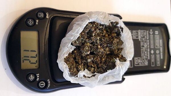 Заключенному в УИУ Севан пытались передать марихуану в коробках Азерчай Заключенному в УИУ Севан пытались передать марихуану в коробках Азерчай - Sputnik Армения