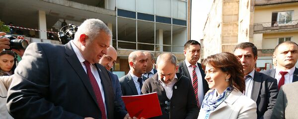 Премьер-министр Никол Пашинян в Ванадзоре (26 октября 2019). Лори - Sputnik Армения