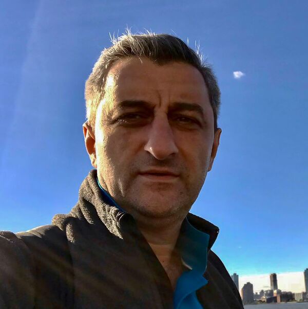 Премьера убили, нужно срочно дать новость: журналисты вспоминают теракт в парламенте Премьера убили, нужно срочно дать новость: журналисты вспоминают теракт в парламенте - Sputnik Армения