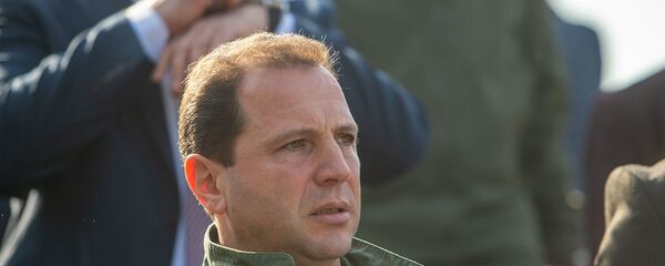 Министр обороны Армении Давид Тоноян на военном пантеоне «Ераблур» - Sputnik Армения