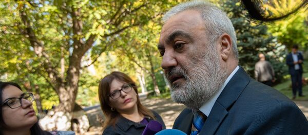 Армен Саркисян во дворе Национального собрания (27 октября 2019). Еревaн Армен Саркисян во дворе Национального собрания (27 октября 2019). Еревaн - Sputnik Армения