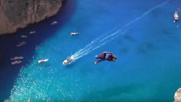 Сумасшедший прыжок с парашютом прямо на пляж - Sputnik Արմենիա