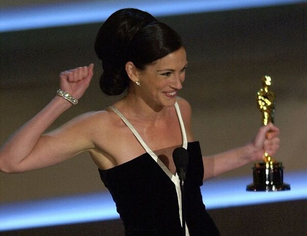 Ջուլիա Ռոբերտսը «Օսկար» մրցանակ է ստացել «Էրին Բրոկովիչ» ֆիլմում կնոջ լավագույն դերի համար։ - Sputnik Արմենիա