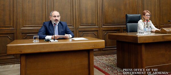 Премьер-министр Никол Пашинян во время обсуждения законопроекта О госбютжете РА 2020 в Национальном собрании (28 октября 2019). Еревaн - Sputnik Армения