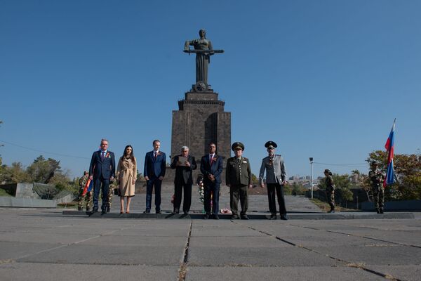 История - не разменная монета: в Ереване прошла акция с участием ветеранов ВОВ - Sputnik Армения