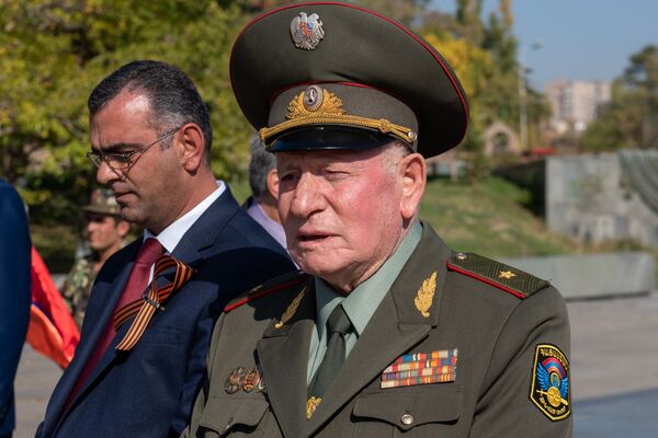 История - не разменная монета: в Ереване прошла акция с участием ветеранов ВОВ - Sputnik Армения