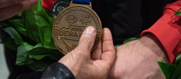 Встреча тяжелоатлетов в аэропорту Звартноц (29 октября 2019). Еревaн - Sputnik Արմենիա