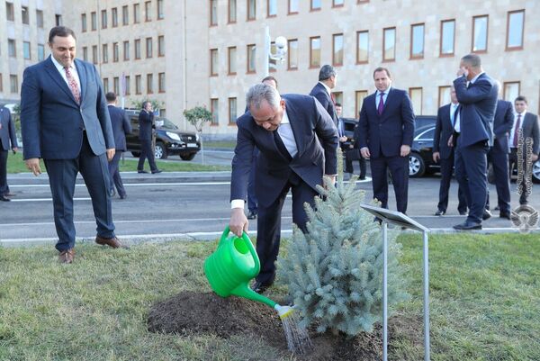 Ստորագրվել է ՀՀ և ՌԴ պաշտպանության նախարարությունների համագործակցության 2020 թ. ծրագիրը Ստորագրվել է ՀՀ և ՌԴ պաշտպանության նախարարությունների համագործակցության 2020 թ. ծրագիրը - Sputnik Արմենիա