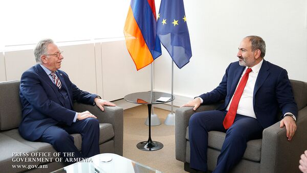 Премьер-министр Никол Пашинян встретился с председателем Венецианской комиссии Совета Европы Джанни Букиккио (11 апреля 2019). Страсбург - Sputnik Армения