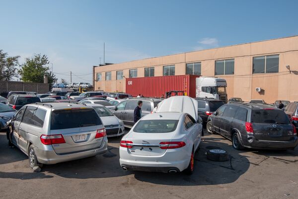 Поток автомобилей на Араратской таможне - Sputnik Армения