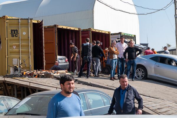 Понабрали кредитов, завезли груду железа: что творится на таможенных пунктах Армении Понабрали кредитов, завезли груду железа: что творится на таможенных пунктах Армении - Sputnik Армения