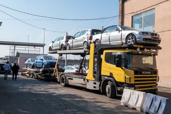 Վարկերի տակ են մտել, մեքենաներ ներկրել. ի՞նչ է կատարվում Հայաստանի մաքսակետերում - Sputnik Արմենիա