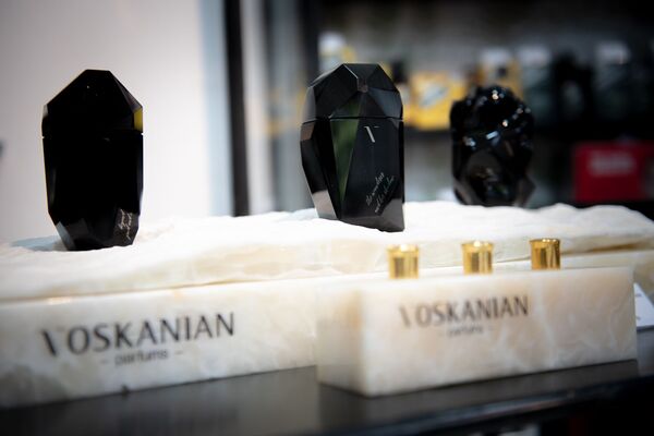 «Իսկ տանն ամեն ինչ այլ է». Ֆրանսիան «գրաված» հայ պարֆյումերի դժվարությունները հայրենիքում «Իսկ տանն ամեն ինչ այլ է». Ֆրանսիան «գրաված» հայ պարֆյումերի դժվարությունները հայրենիքում - Sputnik Արմենիա