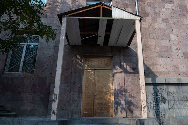 «Բարեգործություն»` փակ դռների հետևում. Նունե Եսայանից հետ վերցրած տարածքը դեռ չի բացվել «Բարեգործություն»` փակ դռների հետևում. Նունե Եսայանից հետ վերցրած տարածքը դեռ չի բացվել - Sputnik Արմենիա