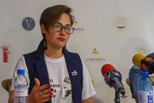 «Կարո Բալյանի բեմադրած ներկայացումը ֆանտաստիկ է». մեկնարկեց Շեքսպիրյան թատերական փառատոնը «Կարո Բալյանի բեմադրած ներկայացումը ֆանտաստիկ է». մեկնարկեց Շեքսպիրյան թատերական փառատոնը - Sputnik Արմենիա