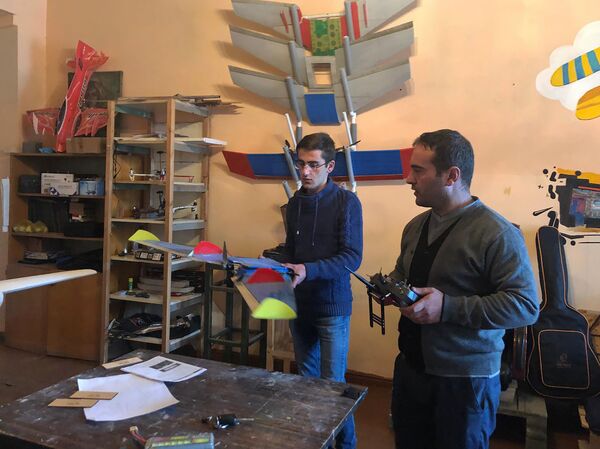 Ավիամոդելավորում և հրթիռաշինություն. Գյումրիում նաև աղջիկներն են թռչող սարքեր ստեղծում Ավիամոդելավորում և հրթիռաշինություն. Գյումրիում նաև աղջիկներն են թռչող սարքեր ստեղծում - Sputnik Արմենիա