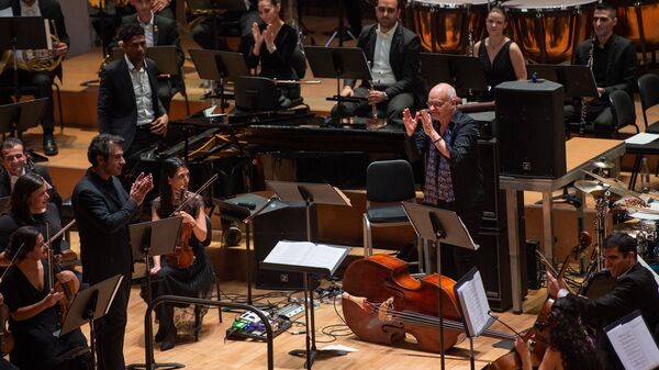 Концерт Армянского симфонического оркестра с участием Ларса Дэниелсона в рамках Yerevan Jazz Fest 2019 (28 октября 2019). Еревaн - Sputnik Армения