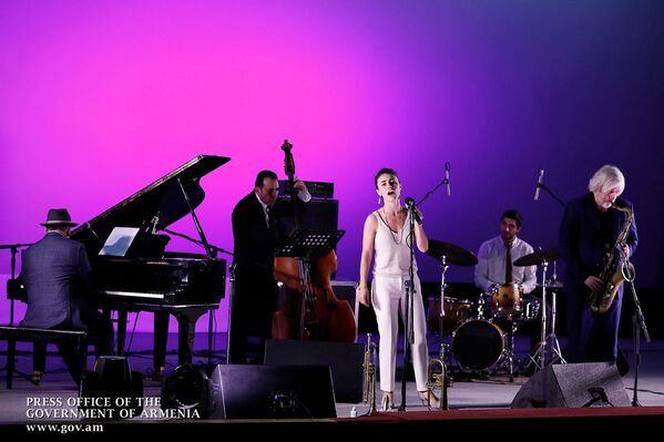 Люси Егиазарян на гала-концерте в рамках закрытия Yerevan Jazz Fest 2019 (1 ноября 2019). Еревaн - Sputnik Армения