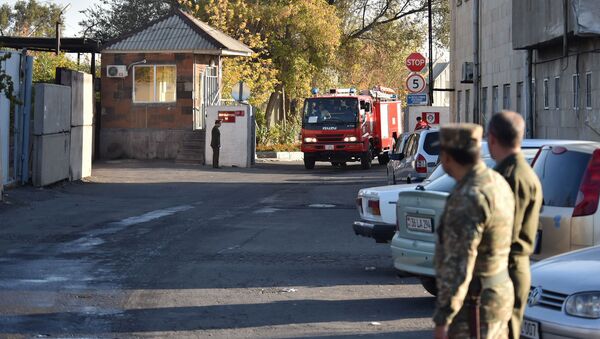 Пожарные расчеты МЧС Армении на территории аэропорта Эребуни (4 ноября 2019). Еревaн - Sputnik Армения