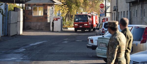 Пожарные расчеты МЧС Армении на территории аэропорта Эребуни (4 ноября 2019). Еревaн Пожарные расчеты МЧС Армении на территории аэропорта Эребуни (4 ноября 2019). Еревaн - Sputnik Արմենիա