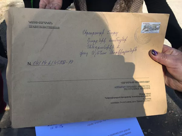 Когда в бюджете появятся деньги? Письмо премьера вконец расстроило жильцов общежития Когда в бюджете появятся деньги? Письмо премьера вконец расстроило жильцов общежития - Sputnik Армения
