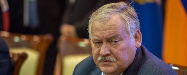 Константин Затулин перед началом заседания Парламентской ассамблеи ОДКБ (5 ноября 2019). Еревaн - Sputnik Армения