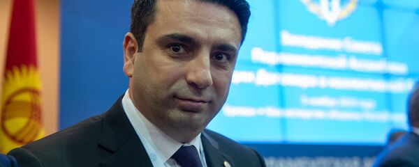 Вице-спикер Нацсобрания Армении Ален Симонян перед началом заседания Парламентской ассамблеи ОДКБ (5 ноября 2019). Еревaн - Sputnik Армения