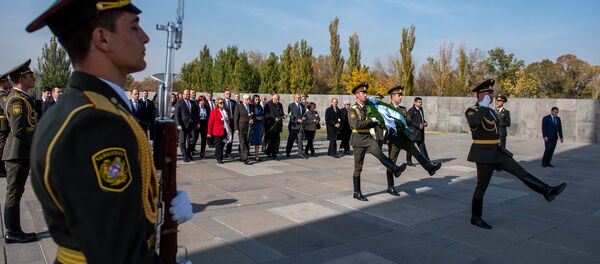 Президент Греции Прокопис Павлопулос в мемориальном комплексе Цицернакаберд (5 ноября 2019). Еревaн Президент Греции Прокопис Павлопулос в мемориальном комплексе Цицернакаберд (5 ноября 2019). Еревaн - Sputnik Արմենիա