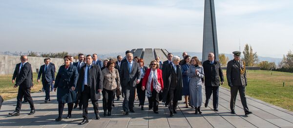 Президент Греции Прокопис Павлопулос в мемориальном комплексе Цицернакаберд (5 ноября 2019). Еревaн - Sputnik Արմենիա