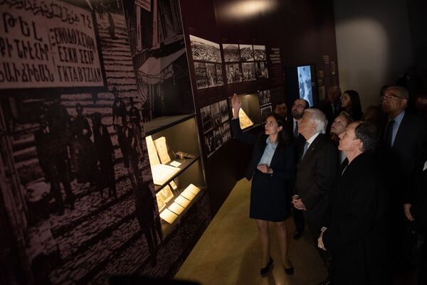 Հունաստանի նախագահ Պրոկոպիոս Պավլոպուլոսն այցելել է Ծիծեռնակաբերդի հուշահամալիր - Sputnik Արմենիա