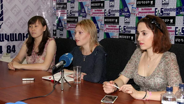 Лидия Слепцова, Екатерина Минсафина и Анжела Кристева - организаторы проекта «Добро без границ: Россия-Армения» - Sputnik Армения