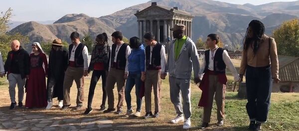 Вот как учатся танцевать Кочари команда Jamiroquai - Sputnik Արմենիա