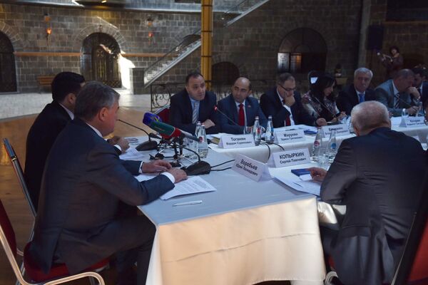 Черная крепость, как символ дружбы: в Гюмри проходит заседание межпарламентской комиссии Черная крепость, как символ дружбы: в Гюмри проходит заседание межпарламентской комиссии - Sputnik Армения