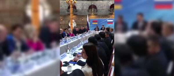 На Заседании Межпарламенской комиссии спел Депутат песню Черный ворон - Sputnik Արմենիա