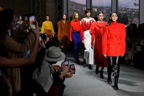 Неделя моды в Тбилиси — с комментариями армянского эксперта - Sputnik Армения