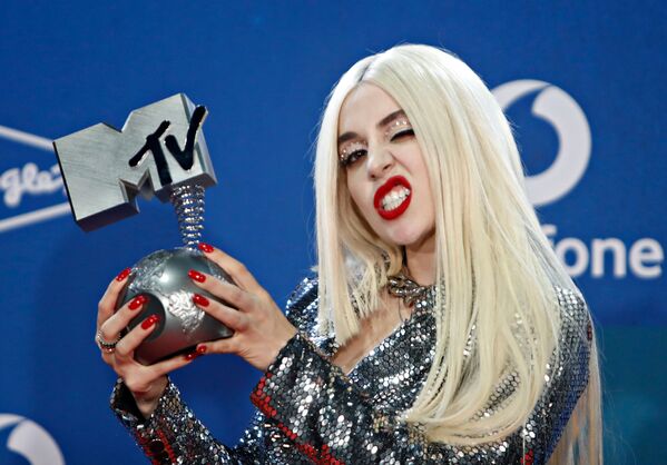 Певица Ava Max во время MTV Europe Music Awards в Испании - Sputnik Армения