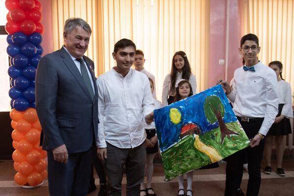 «Նկարը կչորանա, ցերեկ կլինի». ինչպես ռուս պատգամավորներին դիմավորեցին Հայաստանում «Նկարը կչորանա, ցերեկ կլինի». ինչպես ռուս պատգամավորներին դիմավորեցին Հայաստանում - Sputnik Արմենիա